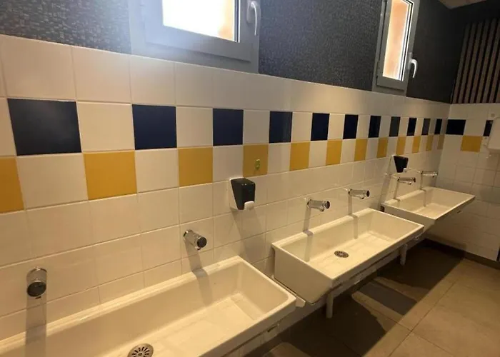 De Groupe Jusqu'a 36 Pers., Jardin Et Wifi - Fr-1-489-603 * Louchy-Montfand